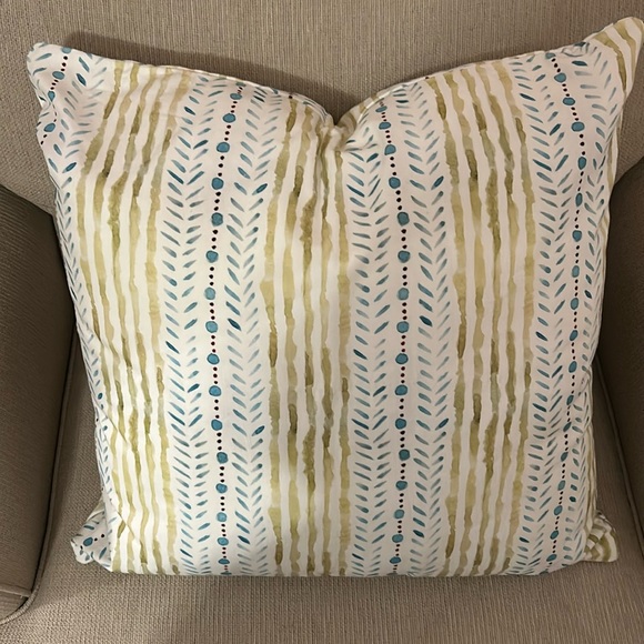 Pillow case 22 x 22 - Picture 2 of 3